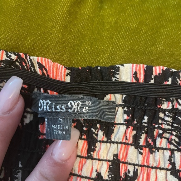 MISS Me Pom Pom Shorts - Picture 5 of 6